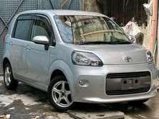 Toyota Porte silver