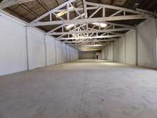5,000 ft² Warehouse with Backup Generator in Industrial Area