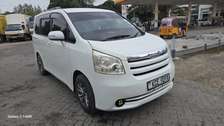 Toyota Noah KCE