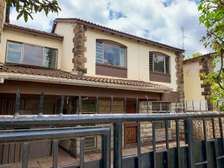 3 Bed House with En Suite in Ngumo Estate