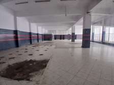 6,499 ft² Warehouse with Parking in Industrial Area