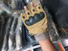 Short finger gloves