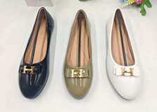 Ladies flat shoes