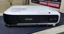 Epson EB-X04 2800 ANSI Lumens Projector
