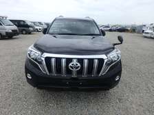 2017 PRADO 2.8L DIESEL WITH SUNROOF AND LEATHER
