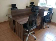 4-Way Workstation – Modern, Spacious & Collaborative