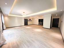 3 Bed Apartment with En Suite in Riverside