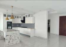 5 Bed Townhouse with En Suite in Redhill