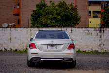 Mercedes Benz E200