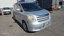 TOYOTA NOAH KCE