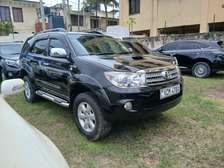 Toyota Fortuner 2010 Black.