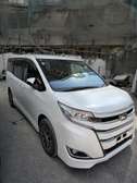 Toyota Noah  pearl