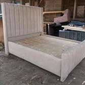 Tufted bed