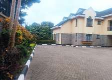 6 Bed House with En Suite in Runda