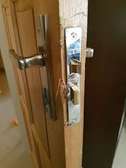 Locksmiths/Safe Installation/Window Locks/Safe Lock Repair