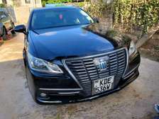 TOYOTA CROWN WITH SUNROOF