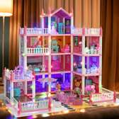 Playhouse with 4 Dolls ⁹Toy Figures, furniture Set