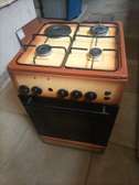 Gas cooker with oven