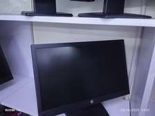 HP 19" stretch monitors