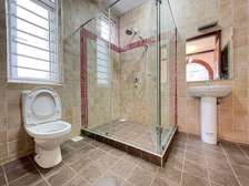 5 Bed House with En Suite in Rosslyn