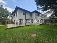 5 Bed House with En Suite in Runda
