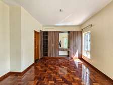 5 Bed House with En Suite in Lavington