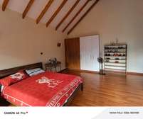 4 Bed House with En Suite in Ridgeways