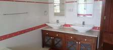 4 Bed Townhouse with En Suite in Nyari