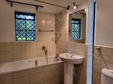 4 Bed House with En Suite in Muthaiga