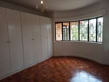 4 Bed House with En Suite in Rosslyn