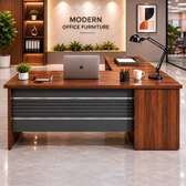 Curved 140cm Office Desk