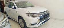 Mitsubishi Outlander SUV White Spacious Reliable