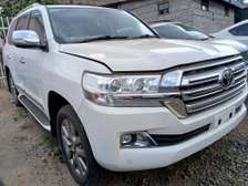 Toyota Land cruise v8 Lc200