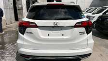 Honda vezel hybrid White 2019 4Wd