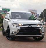 Mitstubishi Outlander  Phev 2018 model white color.
