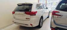 Mitsubishi Outlander SUV White Spacious Reliable