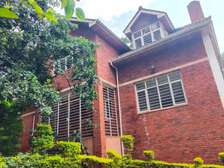4 Bed Villa with En Suite in Rosslyn