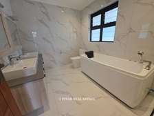 6 Bed House with Garden in Runda