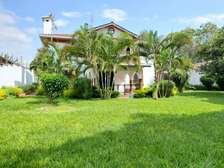 5 Bed House with En Suite in Runda