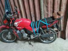 YBR125 RED COLOURED BIKE WITH READY LOGBOOK, BUY AND RIDE