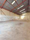 7,000 ft² Warehouse with Parking in Industrial Area