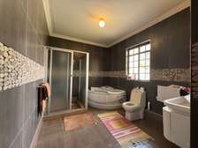 6 Bed House with En Suite in Runda