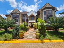 5 Bed House with En Suite in Runda