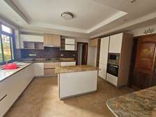 4 Bed Apartment with En Suite in Riverside