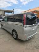 Toyota noah hybrid
