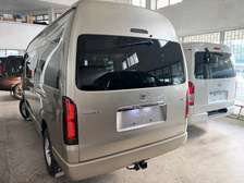 Toyota Hiace 9l