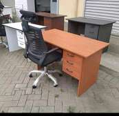 Office table with a headrest chair Y