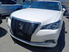 TOYOTA CROWN NEW IMPORT.