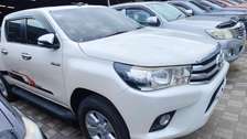Toyota Hilux double cabin white 2017