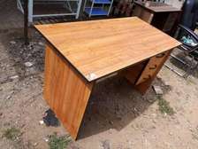 Smooth panel office desk